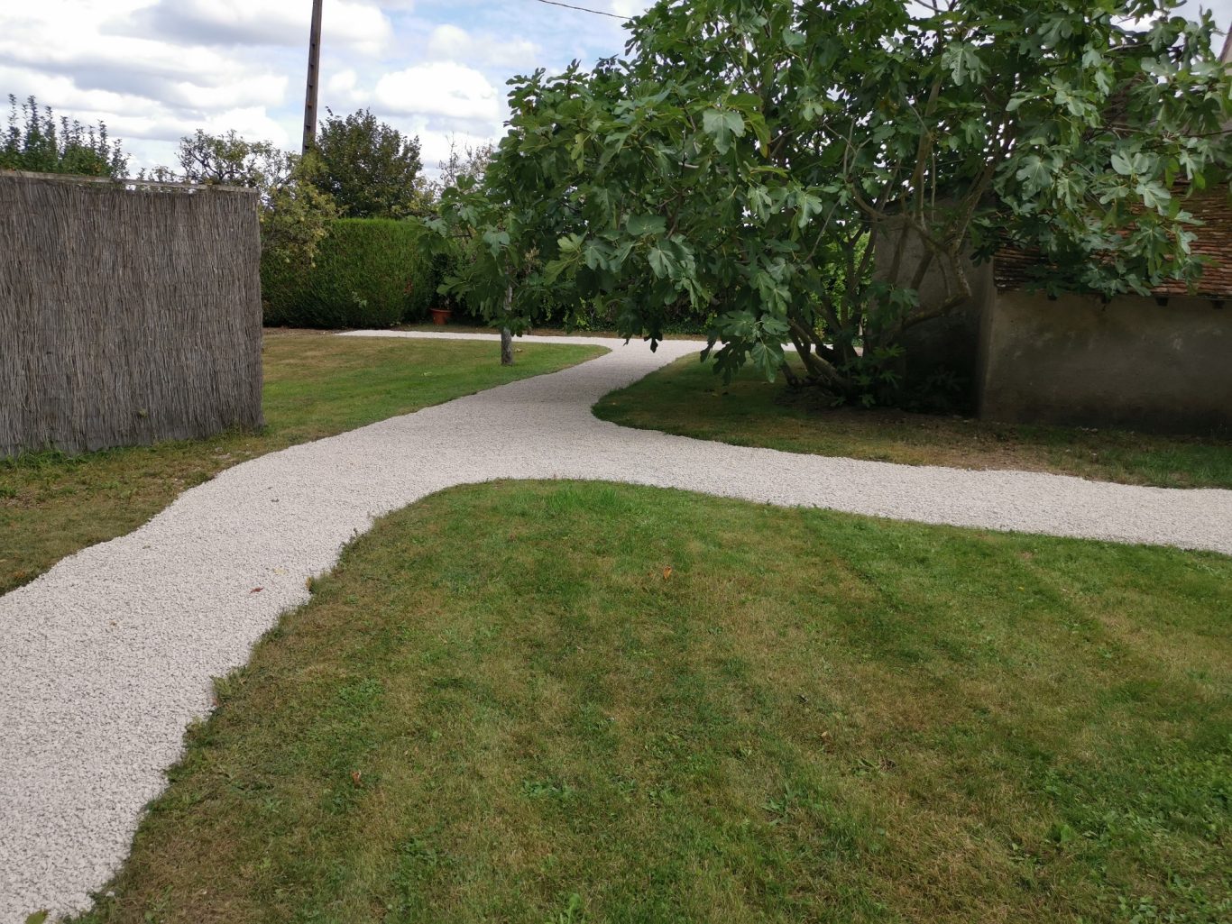 Allée en marbre blanc
